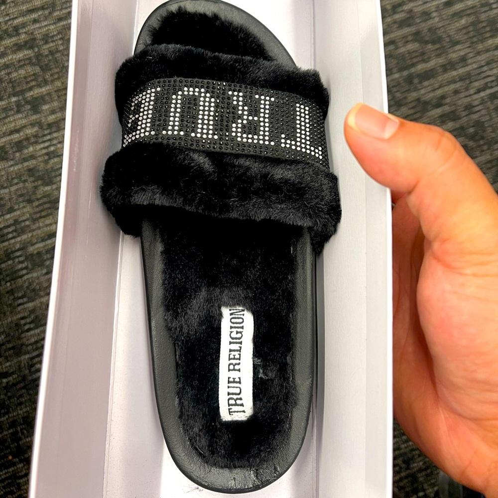 True Religion Slides❗️❗️ Women’s size 6,7,8  ❗️❗️